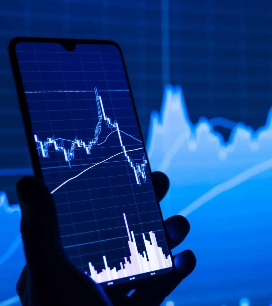 graphiques financiers sur écran de téléphone