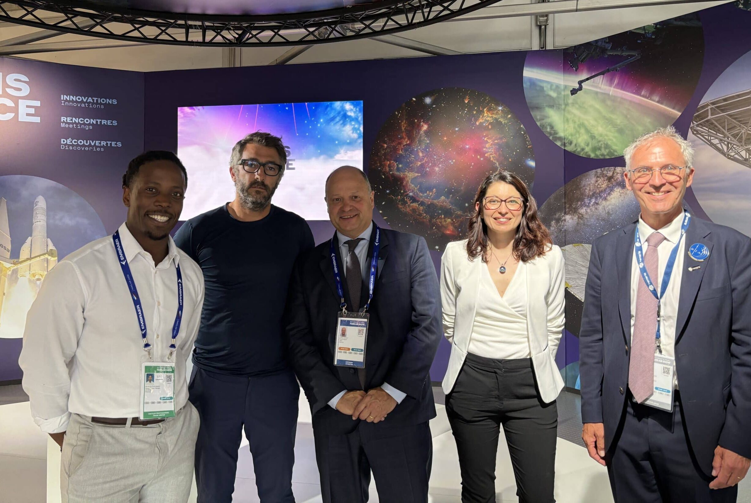 De gauche à droite : Kevin Rutankabandi, Space Program Manager Wheere Pierre-Arnaud Coquelin, CEO Wheere Lionel Suchet, DG CNES Lucie Campagnolo, CEO Spacefounders Philippe Gautier, Président Hemeria